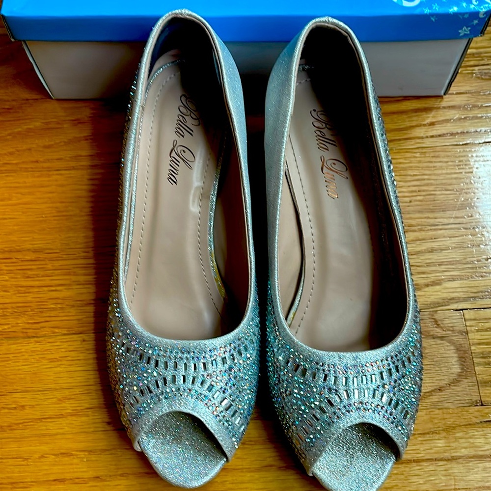 Bella Luna, Silver, Sparkly, Dress Shoes. Size 10
